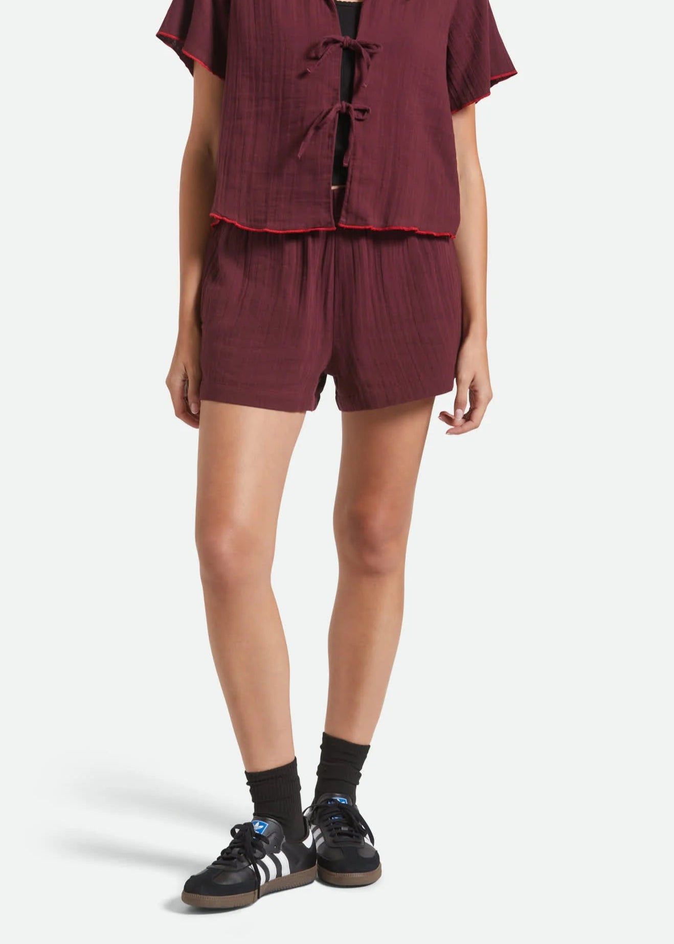 Wandering Tie Short in Port
