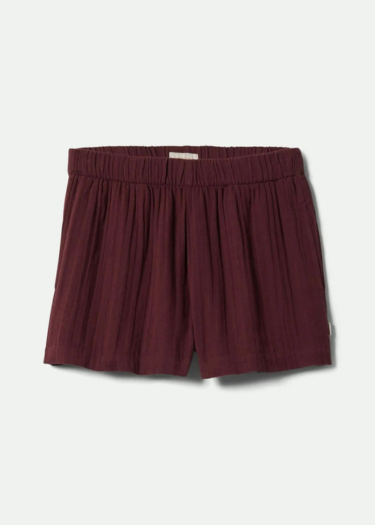 Wandering Tie Short in Port